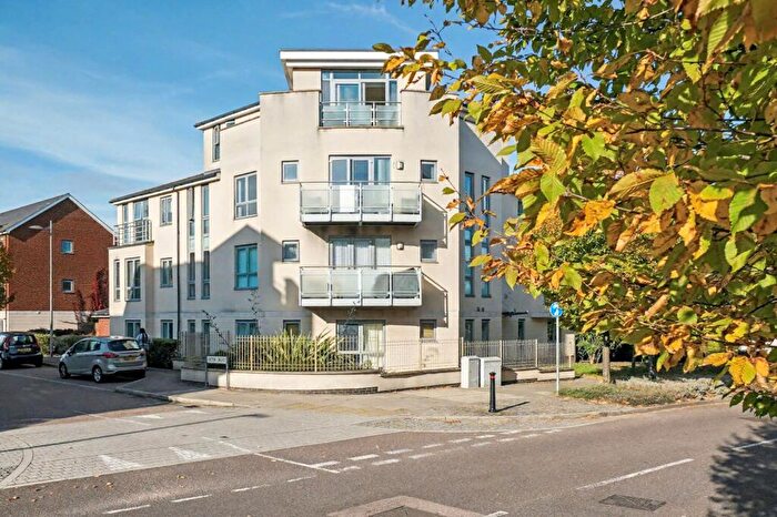 2 Bedroom Apartment For Sale In Springhead Parkway, Northfleet, DA11