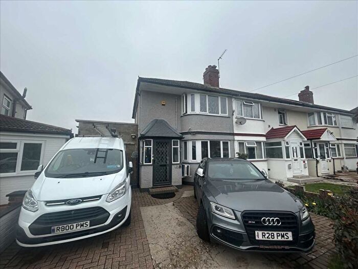 3 Bedroom End Terrace House For Sale In Richmond Avenue, Bedfont, TW14