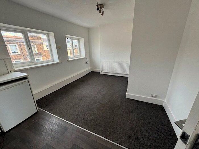 1 Bedroom Flat To Rent In Canterbury Road, Margate, Kent, CT9