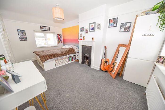 3 Bedroom Terraced House For Sale In Morley Crescent, Cowplain, Waterlooville, PO8