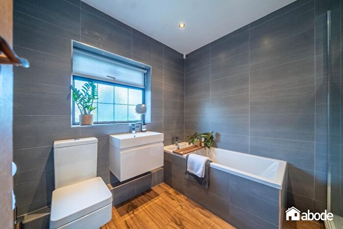 3 Bedroom Semi-Detached House For Sale In Wyndale Close, Mossley Hill, Liverpool, L18
