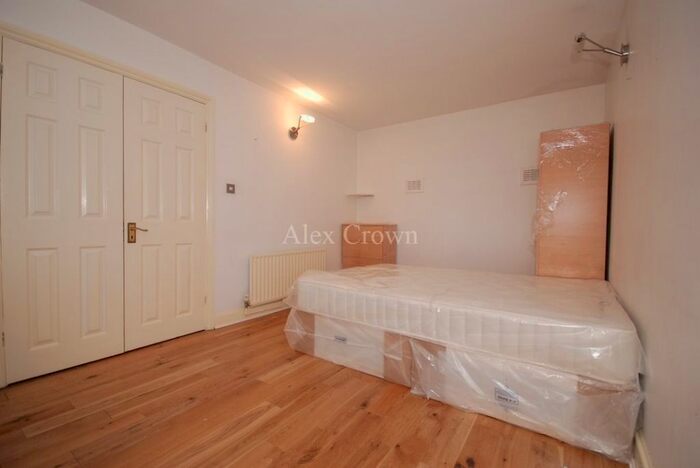 Studio To Rent In Euston Road, London, NW1