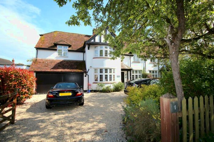 4 Bedroom Semi-Detached House To Rent In Coach Drive, Hitchin, SG4