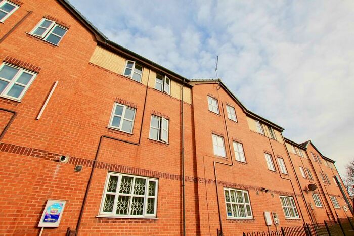 6 Bedroom Terraced House To Rent In Peveril Street, NG7