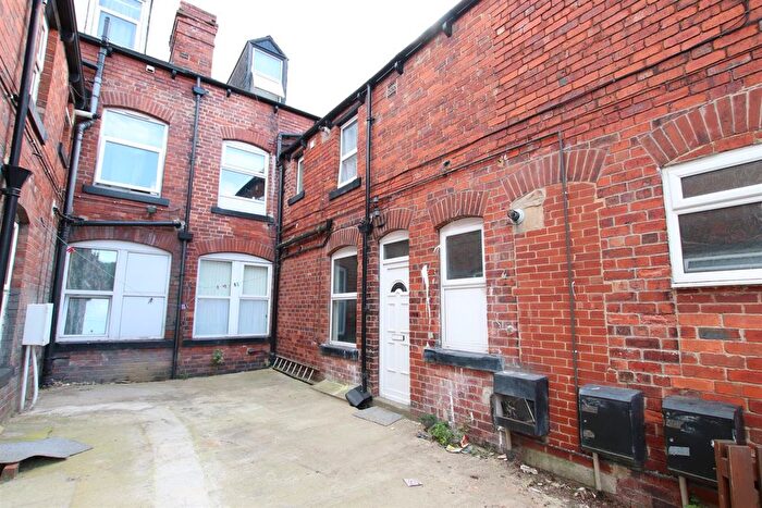 2 Bedroom Flat To Rent In Kirkstall Lane, Leeds, LS6