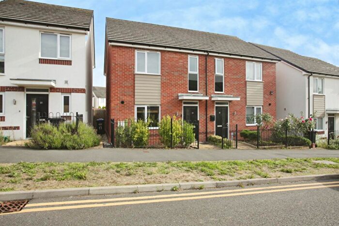 3 Bedroom Semi-Detached House For Sale In Baker Street, Rugby, CV21