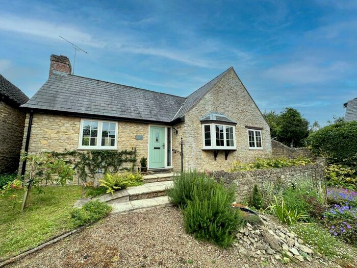 3 Bedroom Detached Bungalow To Rent In High Street, Stoke Goldington, MK16