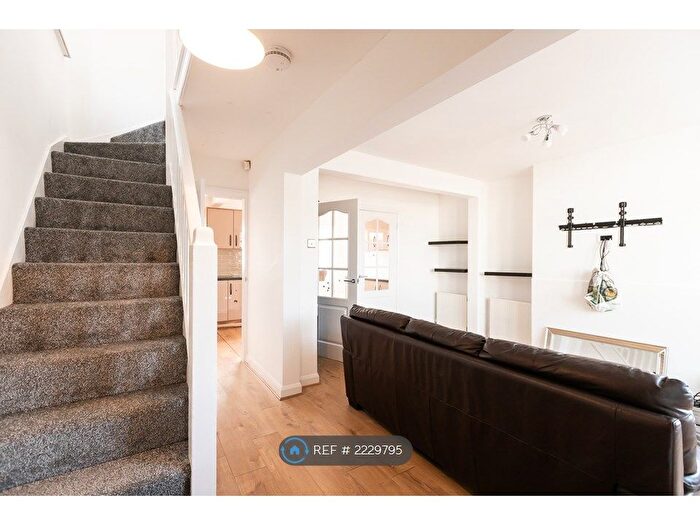 3 Bedroom Semi-Detached House To Rent In Goldthorne Avenue, Sheldon, Birmingham, B26