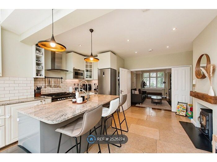 3 Bedroom Terraced House To Rent In Manor Grove, Richmond, TW9