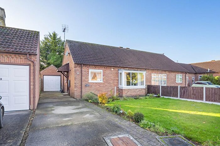 2 Bedroom Bungalow For Sale In St. Helens Rise, Wheldrake, York, YO19