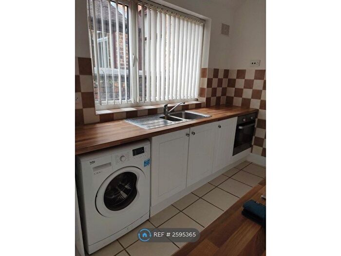 2 Bedroom Terraced House To Rent In London Road, Stoke-On-Trent, ST4