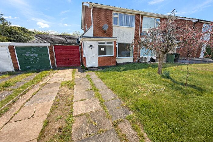 3 Bedroom Semi Detached House For Sale In Stour Close, Oadby, LE2