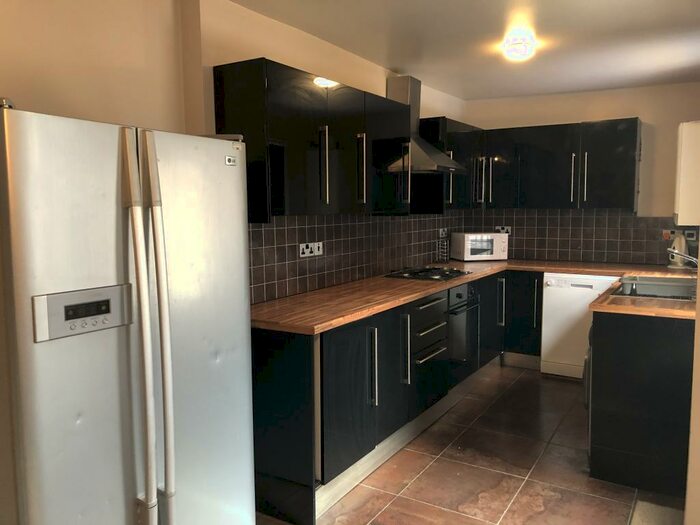 7 Bedroom Terraced House To Rent In South View Road, Sheffield, S7