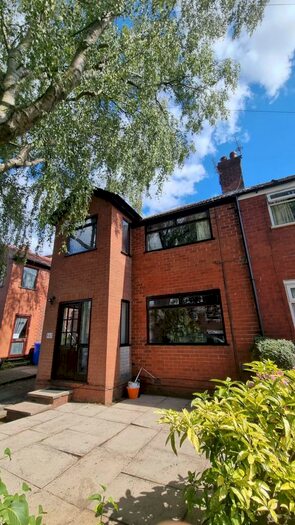 3 Bedroom Semi-Detached House To Rent In Parrs Wood Road, Didsbury, M20