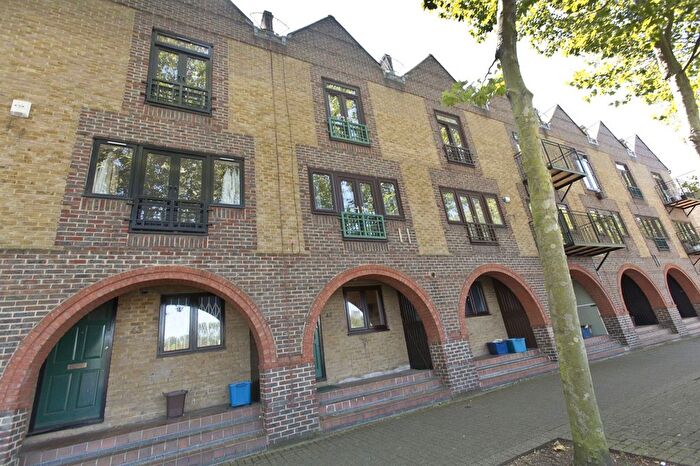 3 Bedroom Property To Rent In Greenland Quay, London, SE16