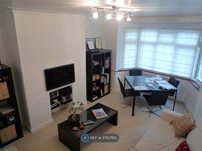 2 Bedroom Flat To Rent In Rutland Court, London, SE5