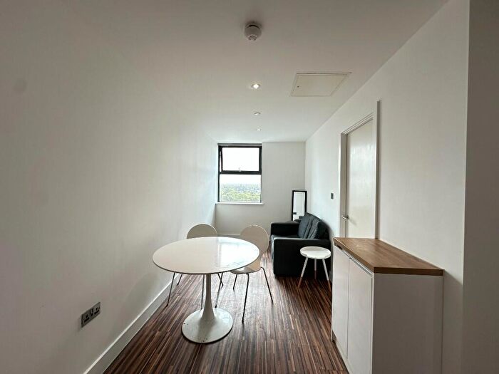 1 Bedroom Apartment To Rent In West Point, Chester Road, Manchester, Greater Manchester, [Ref:NcqHzw], M16