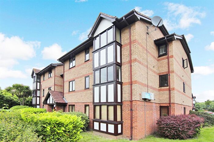 1 Bedroom Flat To Rent In Varsity Drive, Twickenham, TW1