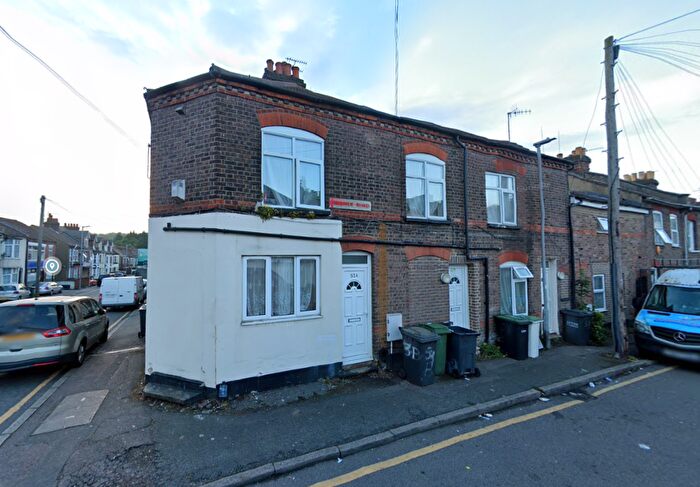 2 Bedroom Flat To Rent In Cromwell Road, Luton, Bedfordshire, LU3