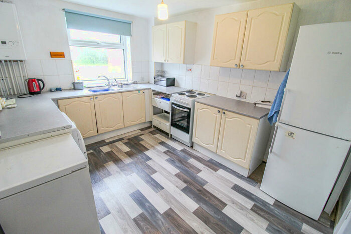 2 Bedroom Flat To Rent In Trencherbone, Radcliffe, M26