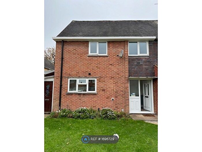 3 Bedroom Semi-Detached House To Rent In Enfield Road, Enfield, EN2