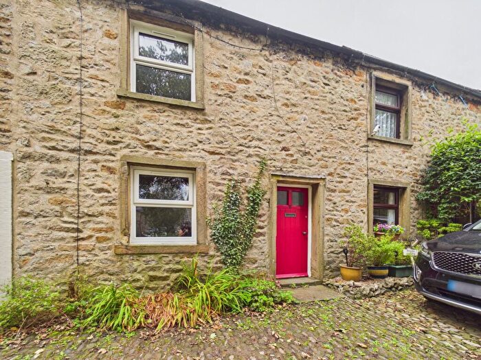 2 Bedroom Cottage To Rent In The Green, Long Preston, BD23