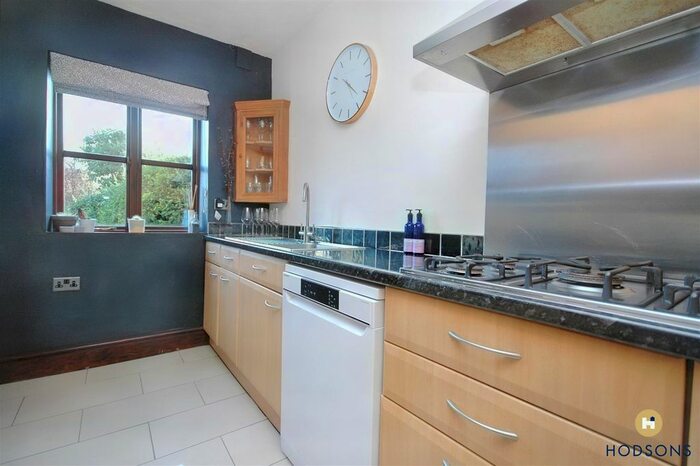 2 Bedroom Cottage For Sale In School Lane, Walton, Wakefield, WF2
