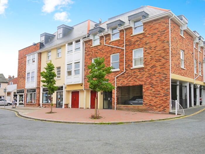 2 Bedroom Apartment To Rent In Chain Lane, Newport, PO30