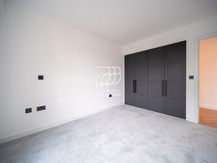 1 Bedroom Flat To Rent In Wheatfield Way, Kingston Upon Thames, KT1