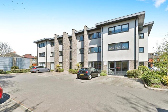 1 Bedroom Flat For Sale In Barrack Road, Christchurch, Dorset, BH23