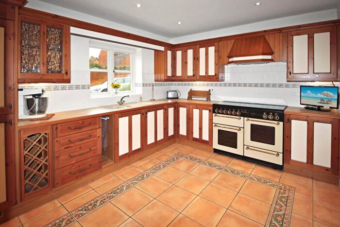 3 Bedroom Bungalow For Sale In Church Close, Harborough Magna, Rugby, CV23