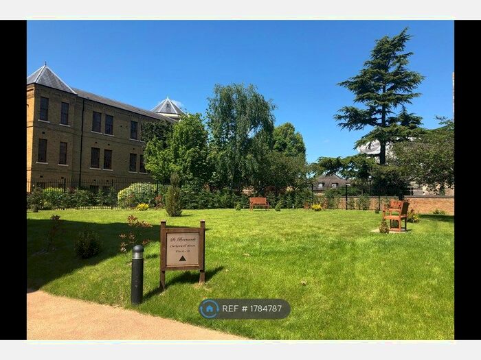 2 Bedroom Flat To Rent In Clerkenwell House, Southall, UB2