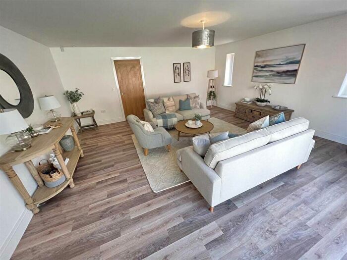 3 Bedroom End Of Terrace House For Sale In Barnston, Wirral, CH61
