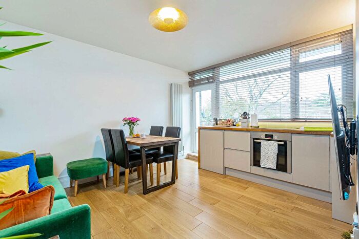 2 Bedroom Flat For Sale In Fordyce House, Furzedown, SW16