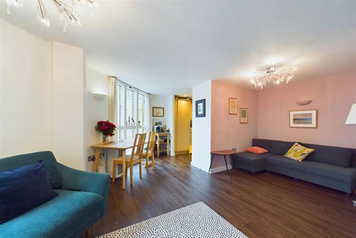 2 Bedroom Flat For Sale In Giverny House, Water Gardens Square, London, SE16