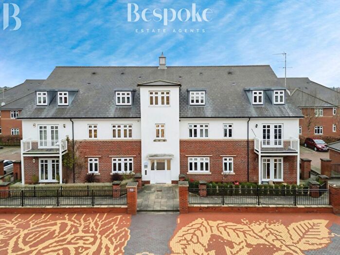 2 Bedroom Flat For Sale In Gabriels Square, Lower Earley, RG6