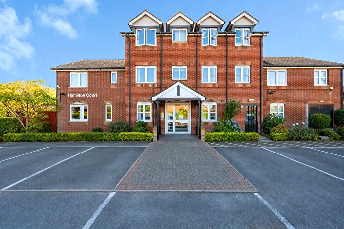 2 Bedroom Flat For Sale In Lammas Walk, Leighton Buzzard, Bedfordshire, LU7