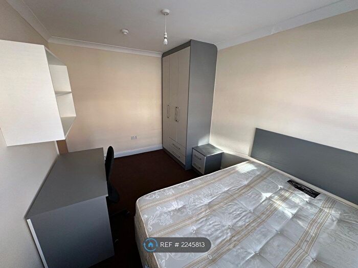 6 Bedroom Terraced House To Rent In Pitcroft Avenue, Reading, RG6