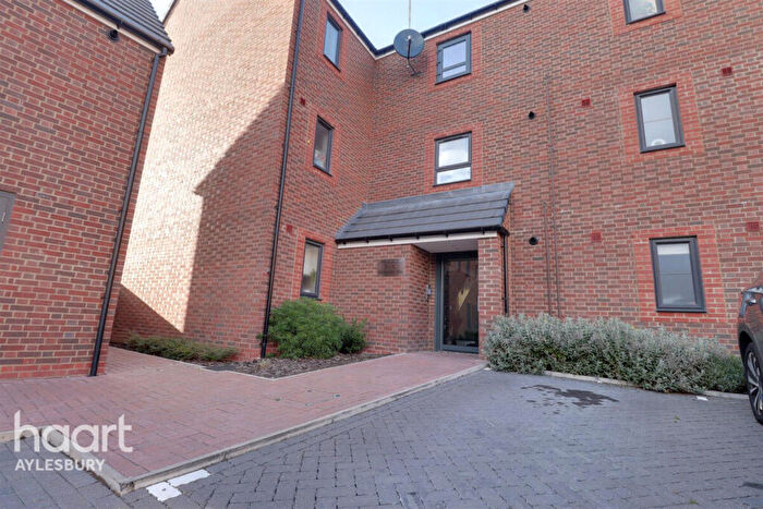 2 Bedroom Apartment To Rent In Bellingham Way, Aylesbury, HP22