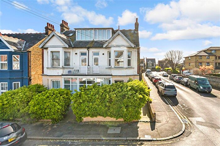 2 Bedroom Flat For Sale In Lyndhurst Avenue, Cliftonville, Margate, Kent, CT9