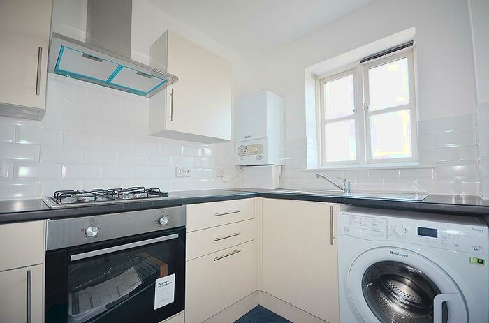 2 Bedroom Flat To Rent In Park Road, Crouch End, London, N8