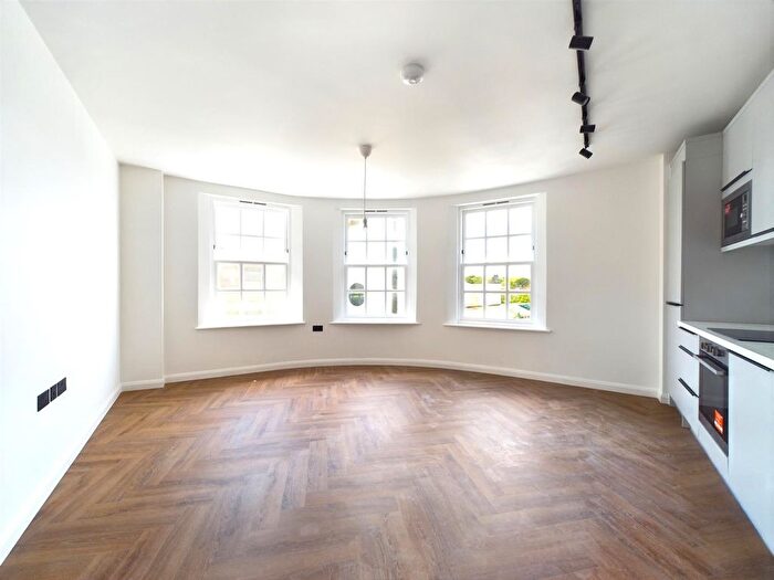 1 Bedroom Flat To Rent In High Street, Crawley, RH10
