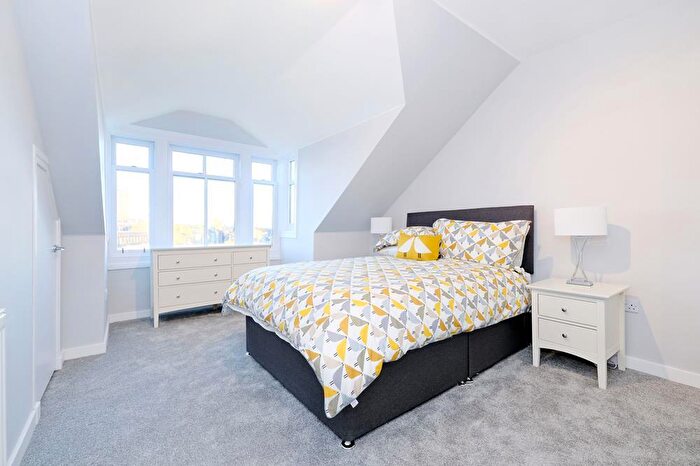 2 Bedroom Flat To Rent In Union Street, Top Floor, Aberdeen, AB11