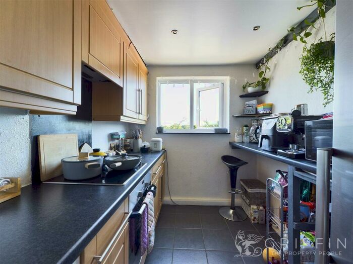 2 Bedroom Flat To Rent In Chaplaincy Gardens, Hornchurch, RM11