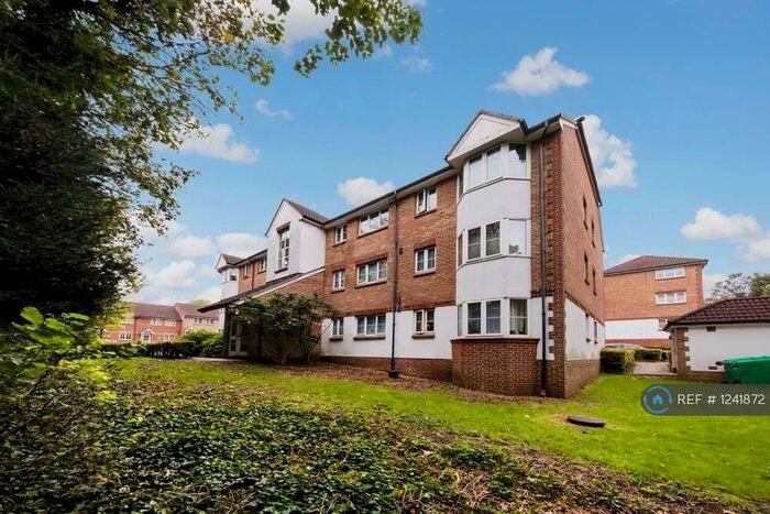 2 Bedroom Flat To Rent In Autumn Drive, Sutton, SM2