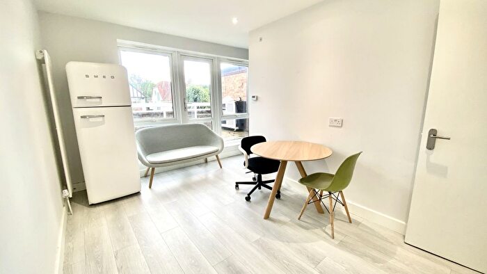 1 Bedroom Flat To Rent In Kingscote, Hodford Road, Golders Green, London, NW11