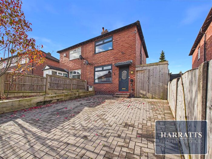 2 Bedroom Semi Detached House For Sale In The Quadrant, Stockport, SK1