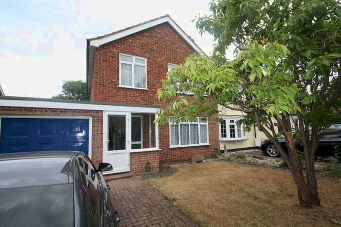 3 Bedroom Detached House To Rent In Hardings Close, Iver, SL0
