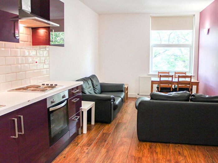 3 Bedroom Apartment To Rent In Apt, St John's Terrace #, LS3
