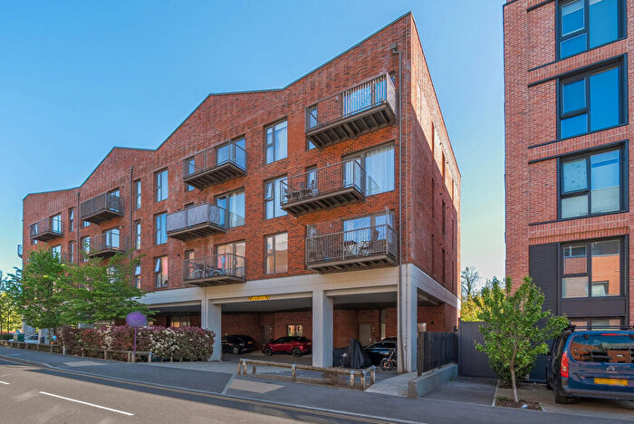 2 Bedroom Flat For Sale In Flat, Wey Corner, Walnut Tree Close, Guildford, GU1